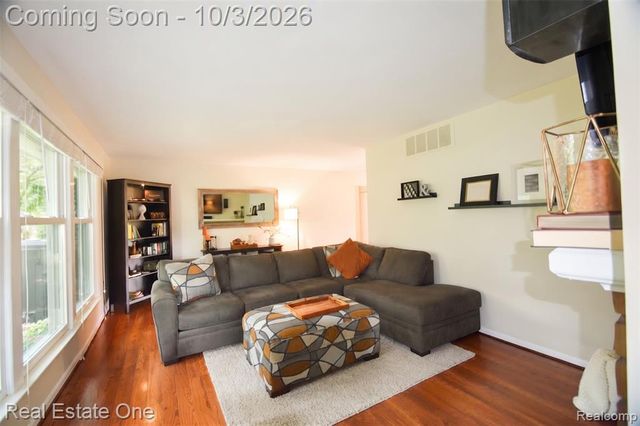 915 Ironstone Drive, Rochester Hills, MI 48309