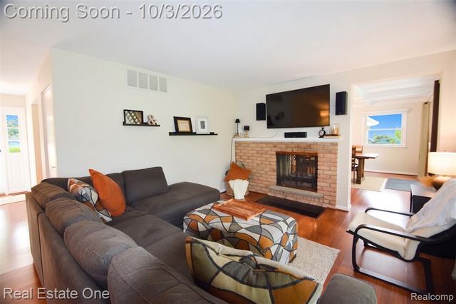 915 Ironstone Drive, Rochester Hills, MI 48309