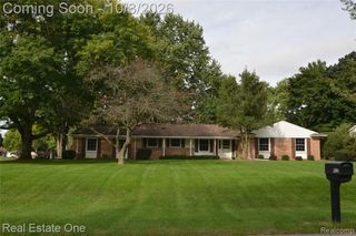 915 Ironstone Drive, Rochester Hills, MI 48309