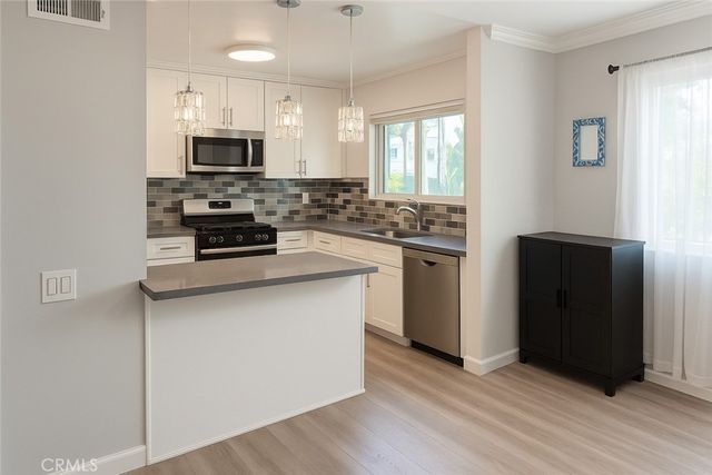 6301 Coldwater Canyon 22, North Hollywood, CA 91606