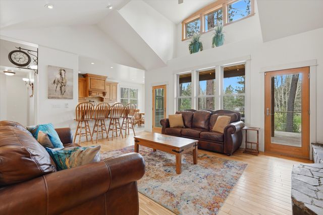 17179 Island Loop Way, Bend, OR 97707