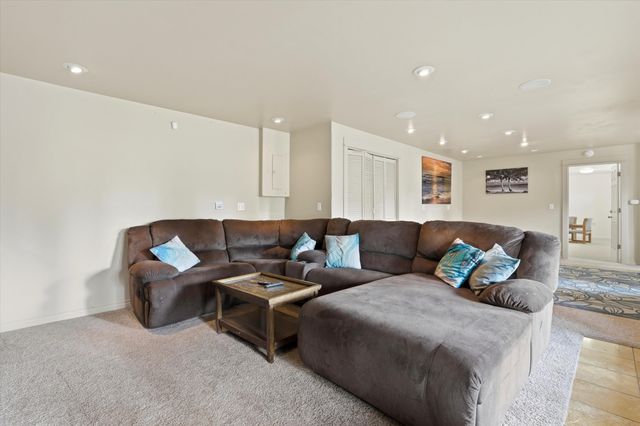 17179 Island Loop Way, Bend, OR 97707
