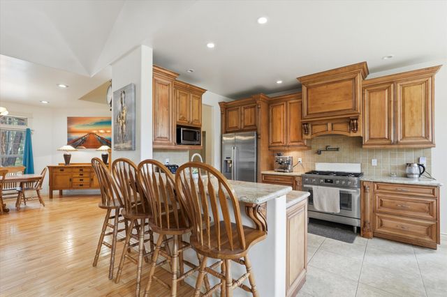 17179 Island Loop Way, Bend, OR 97707