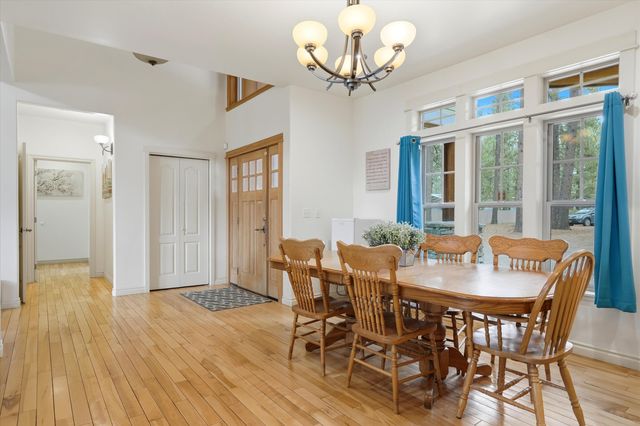 17179 Island Loop Way, Bend, OR 97707