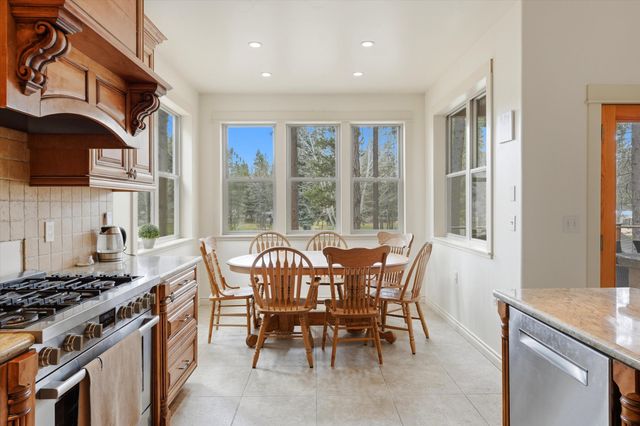17179 Island Loop Way, Bend, OR 97707