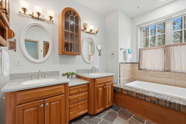 17179 Island Loop Way, Bend, OR 97707
