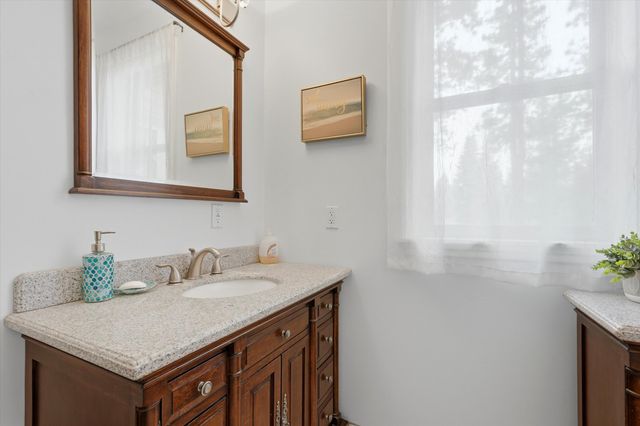 17179 Island Loop Way, Bend, OR 97707