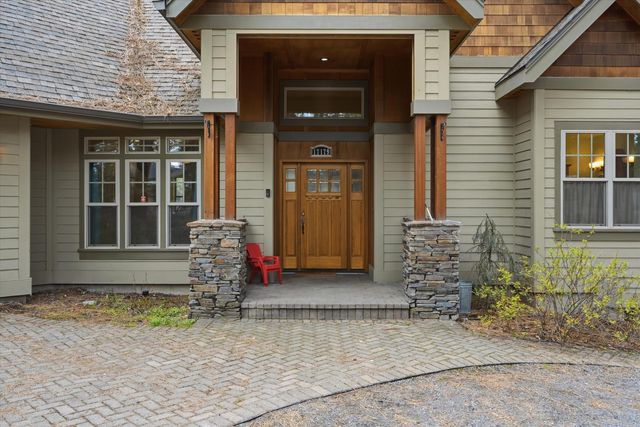 17179 Island Loop Way, Bend, OR 97707