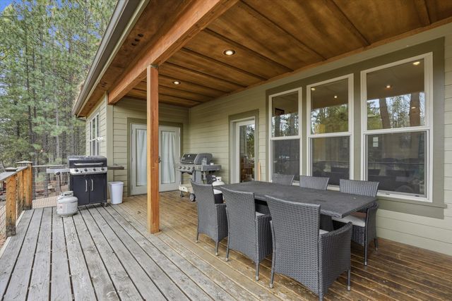 17179 Island Loop Way, Bend, OR 97707