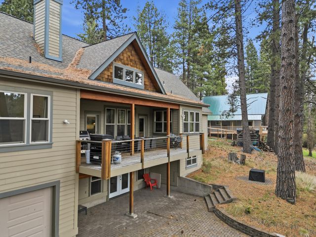 17179 Island Loop Way, Bend, OR 97707