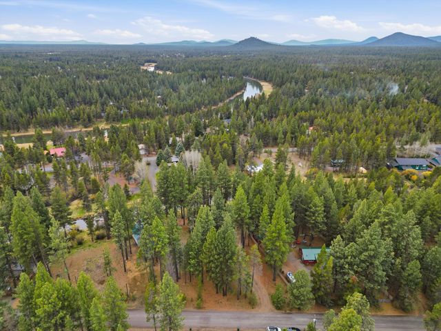 17179 Island Loop Way, Bend, OR 97707