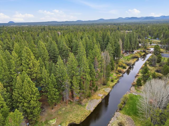 17179 Island Loop Way, Bend, OR 97707