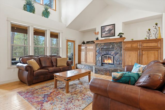 17179 Island Loop Way, Bend, OR 97707
