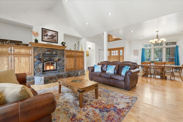 17179 Island Loop Way, Bend, OR 97707