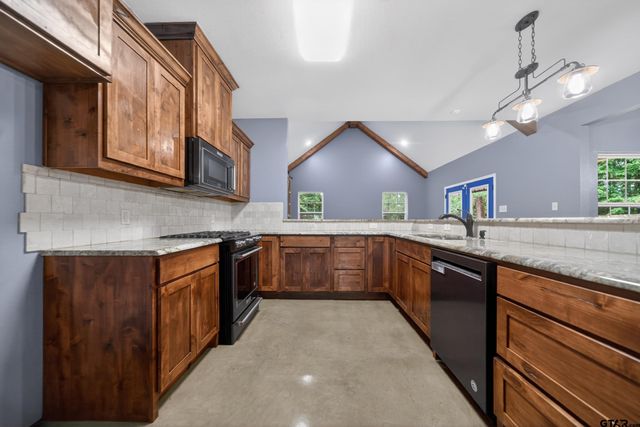 13812 E Highway 64, Tyler, TX 75707