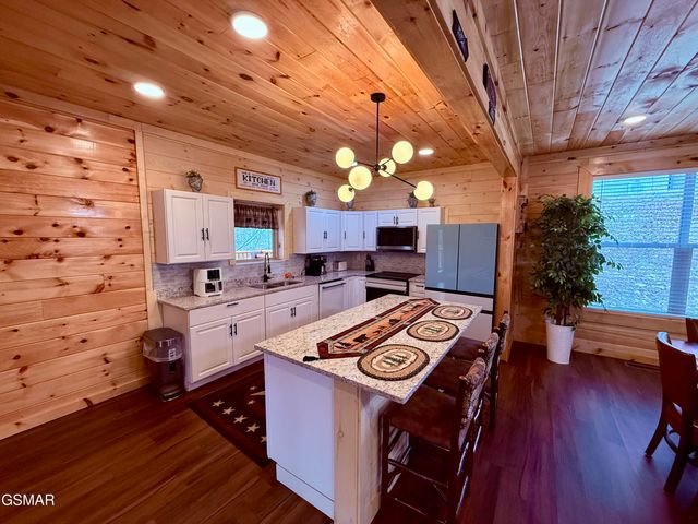 735 Timberlake Circle, Sevierville, TN 37876