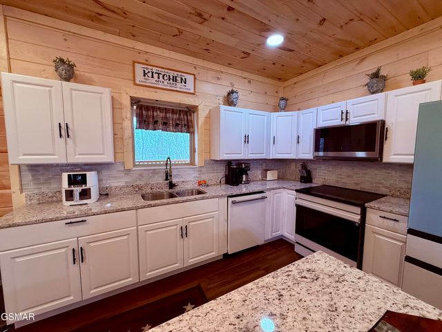 735 Timberlake Circle, Sevierville, TN 37876