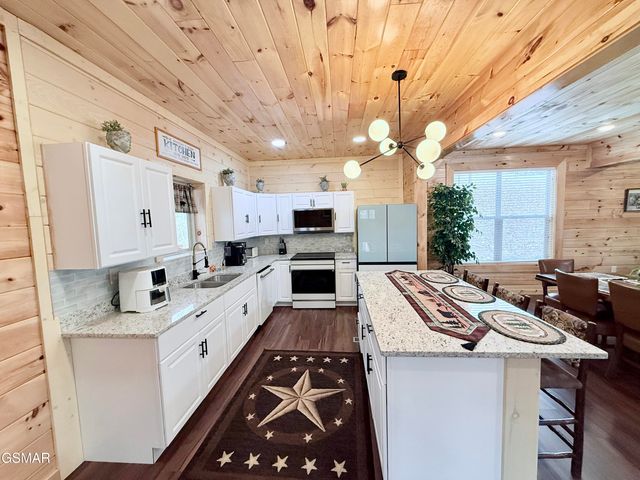 735 Timberlake Circle, Sevierville, TN 37876