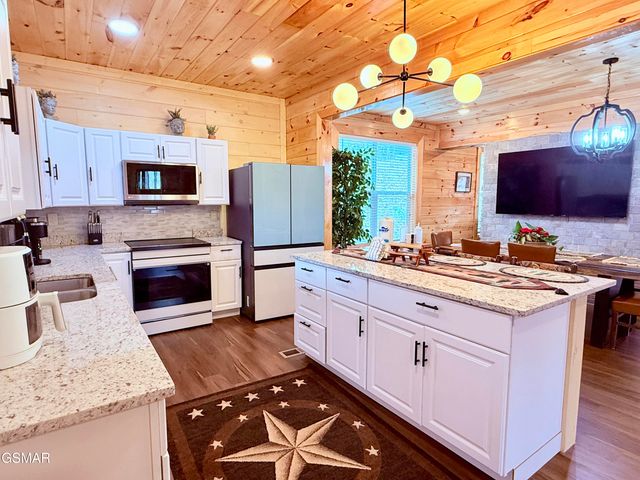 735 Timberlake Circle, Sevierville, TN 37876