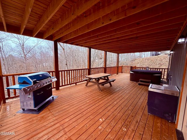 735 Timberlake Circle, Sevierville, TN 37876