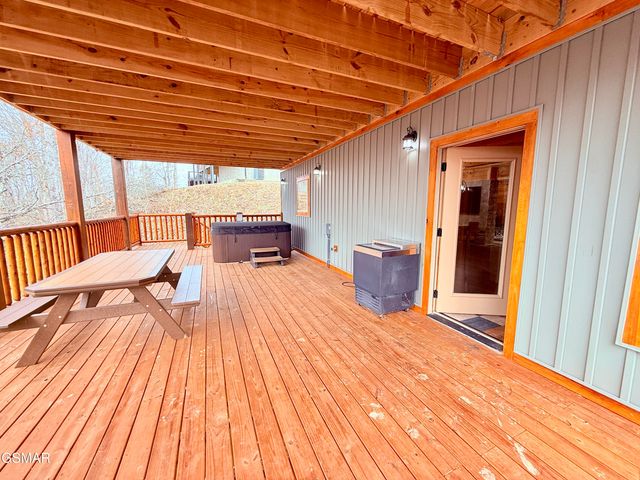 735 Timberlake Circle, Sevierville, TN 37876