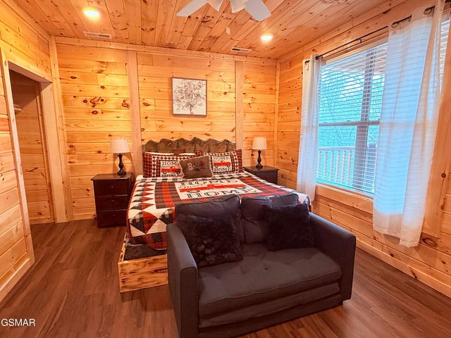 735 Timberlake Circle, Sevierville, TN 37876