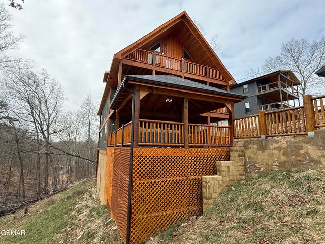735 Timberlake Circle, Sevierville, TN 37876