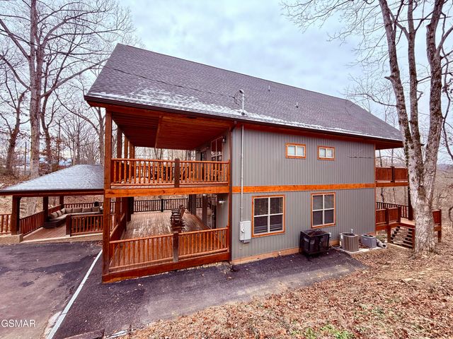 735 Timberlake Circle, Sevierville, TN 37876