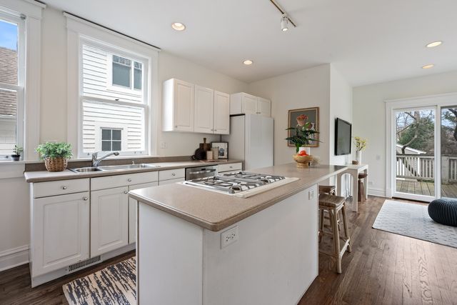 841 Prospect Avenue, Winnetka, IL 60093