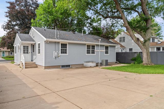 2721 Ray PLACE, La Crosse, WI 54601