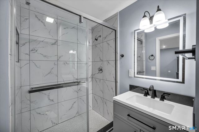 19 Smithfield Avenue, Meriden, CT 06451