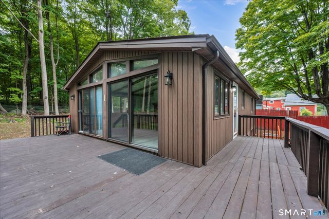 19 Smithfield Avenue, Meriden, CT 06451