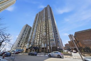 525 W Hawthorne Place 2707, Chicago, IL 60657