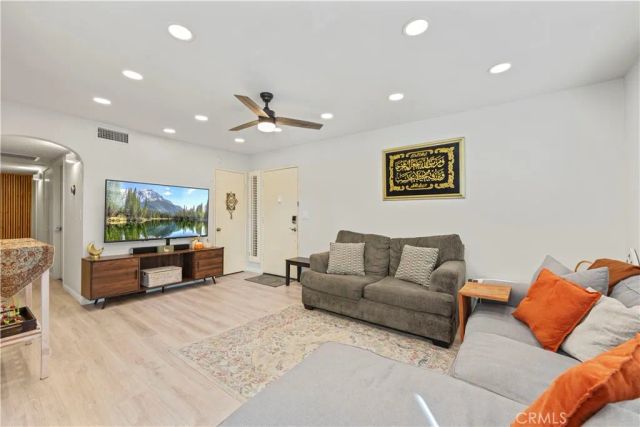 18122 Sundowner 1101, Canyon Country, CA 91387