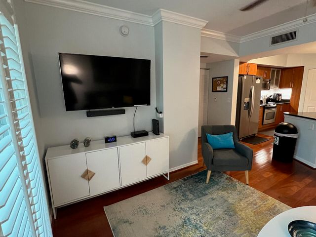 600 S Dixie Highway 522, West Palm Beach, FL 33401