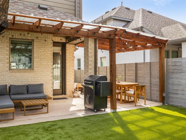 233 Arrowhead Mound RD, Georgetown, TX 78628