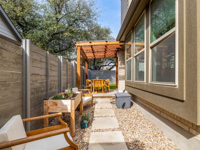 233 Arrowhead Mound RD, Georgetown, TX 78628