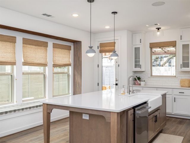 233 Arrowhead Mound RD, Georgetown, TX 78628