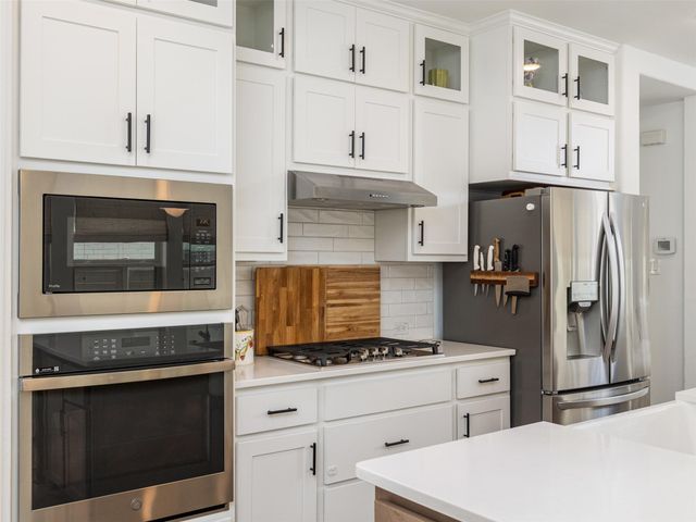 233 Arrowhead Mound RD, Georgetown, TX 78628