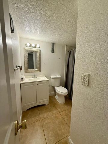 900 LAKE DESTINY ROAD B, Altamonte Springs, FL 32714