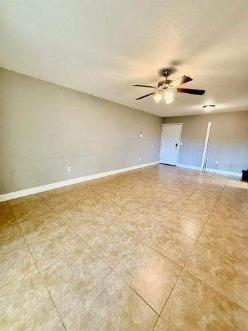 900 LAKE DESTINY ROAD B, Altamonte Springs, FL 32714