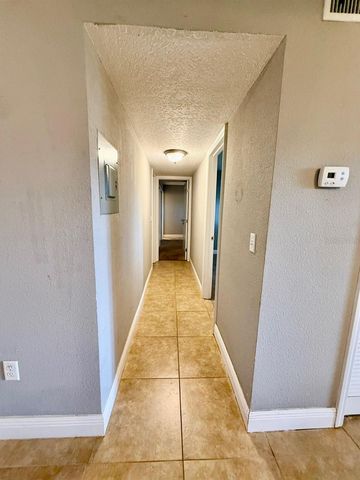 900 LAKE DESTINY ROAD B, Altamonte Springs, FL 32714