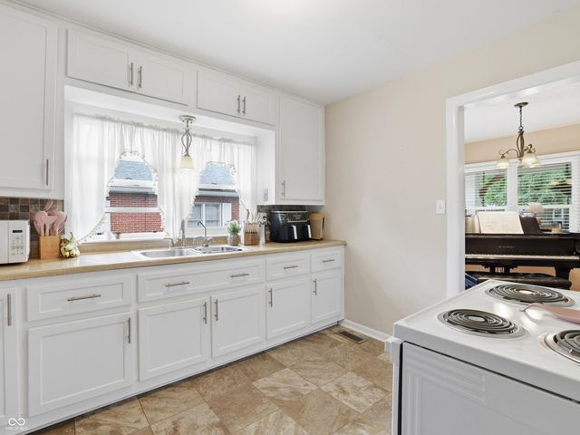 505 E 1st Street, Sheridan, IN 46069