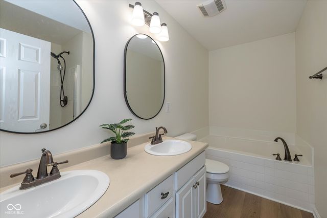 6129 Green Glade Drive, Whitestown, IN 46075