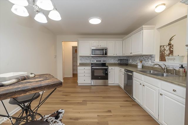6129 Green Glade Drive, Whitestown, IN 46075