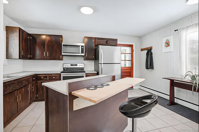 25 Park Avenue, Poughkeepsie, NY 12603