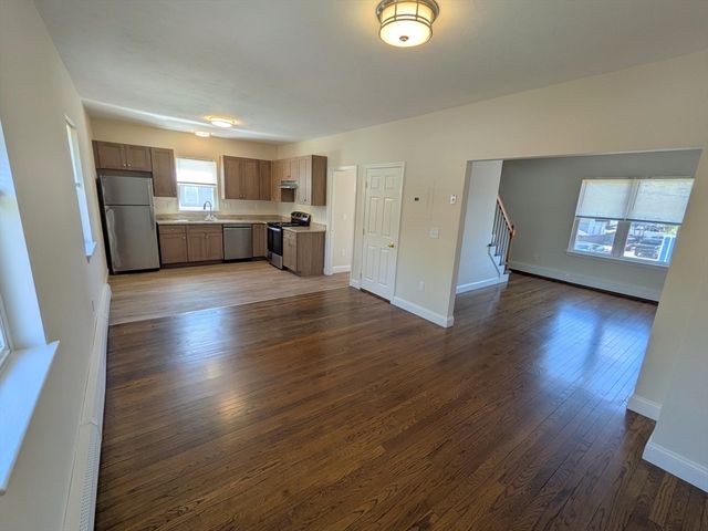 146 Pine St 4, Attleboro, MA 02703
