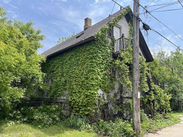 2635 N 6th STREET, Milwaukee, WI 53212