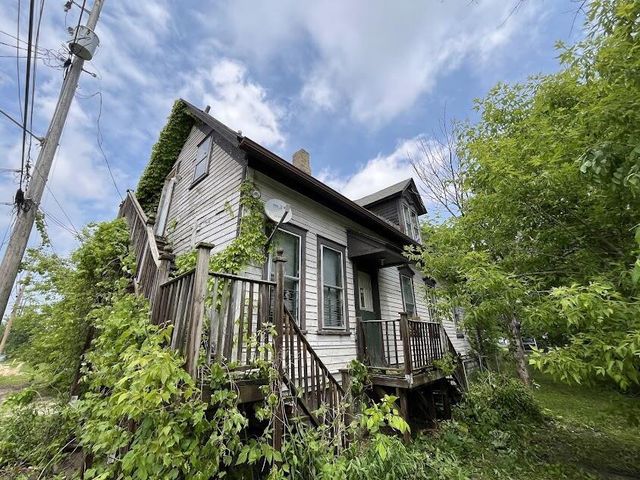 2635 N 6th STREET, Milwaukee, WI 53212
