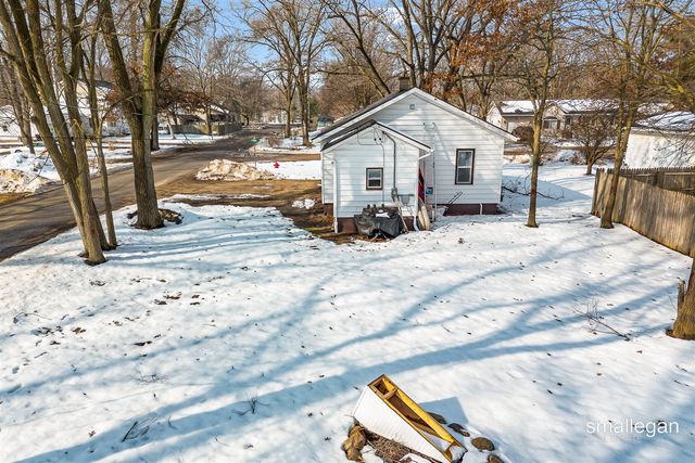 1584 Carlton Street, Muskegon, MI 49442